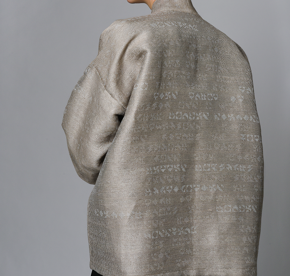 Woven Re.Code generated Pattern on the Outside of the Textile
